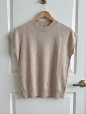 chic short-sleeved sweater